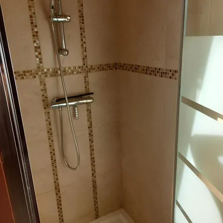 Location 24h Du Mans Homestay szállás Parigné-lʼÉvêque